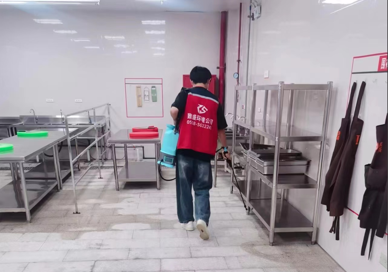 淮北師范攜手泉滿餐飲,共同開展除四害行動(dòng)